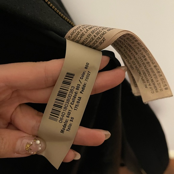 Massimo Dutti Black coat with gold buttons and removable fur collar - Picture 12 of 13